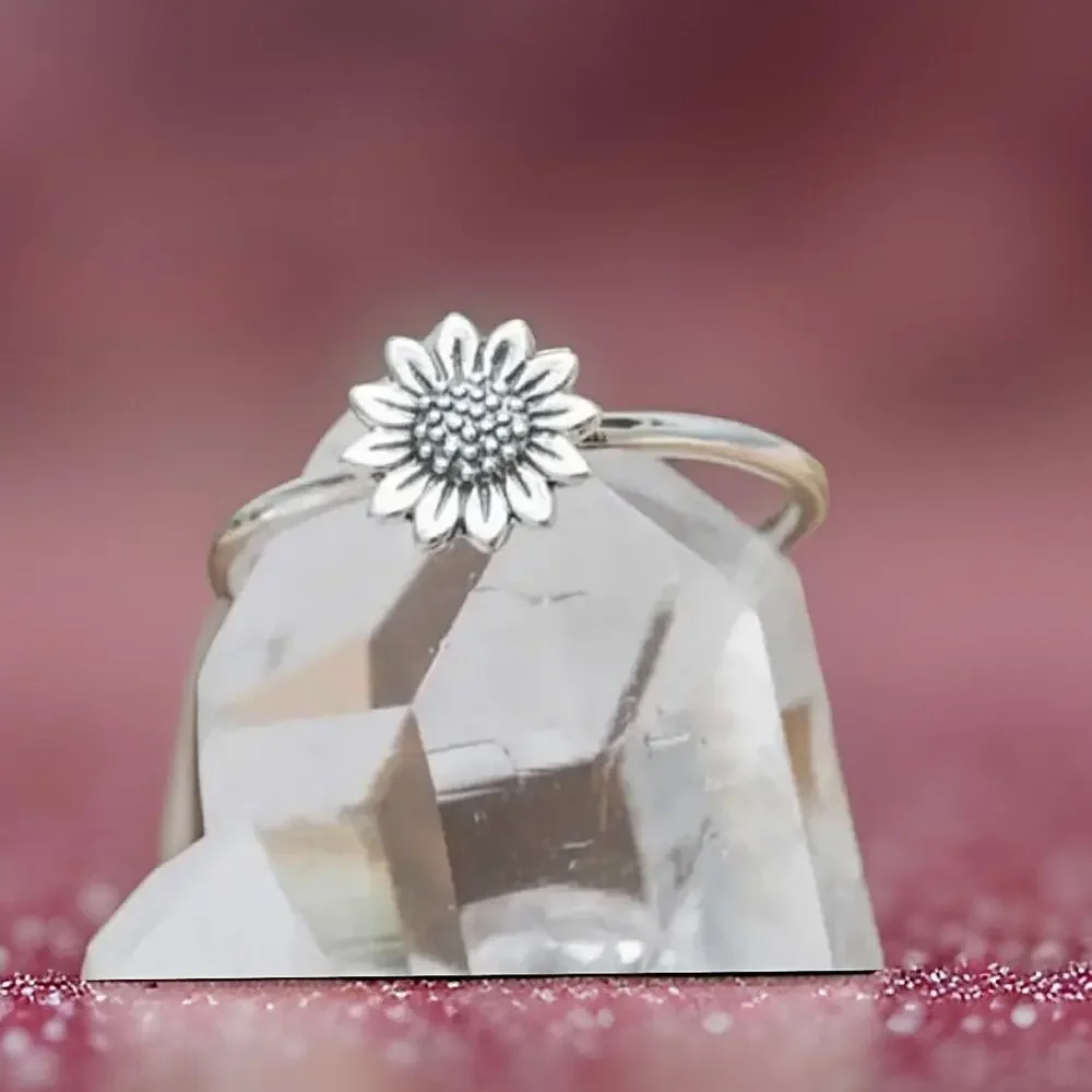 Vintage Sunflower Design Ring Silver Plated size 7